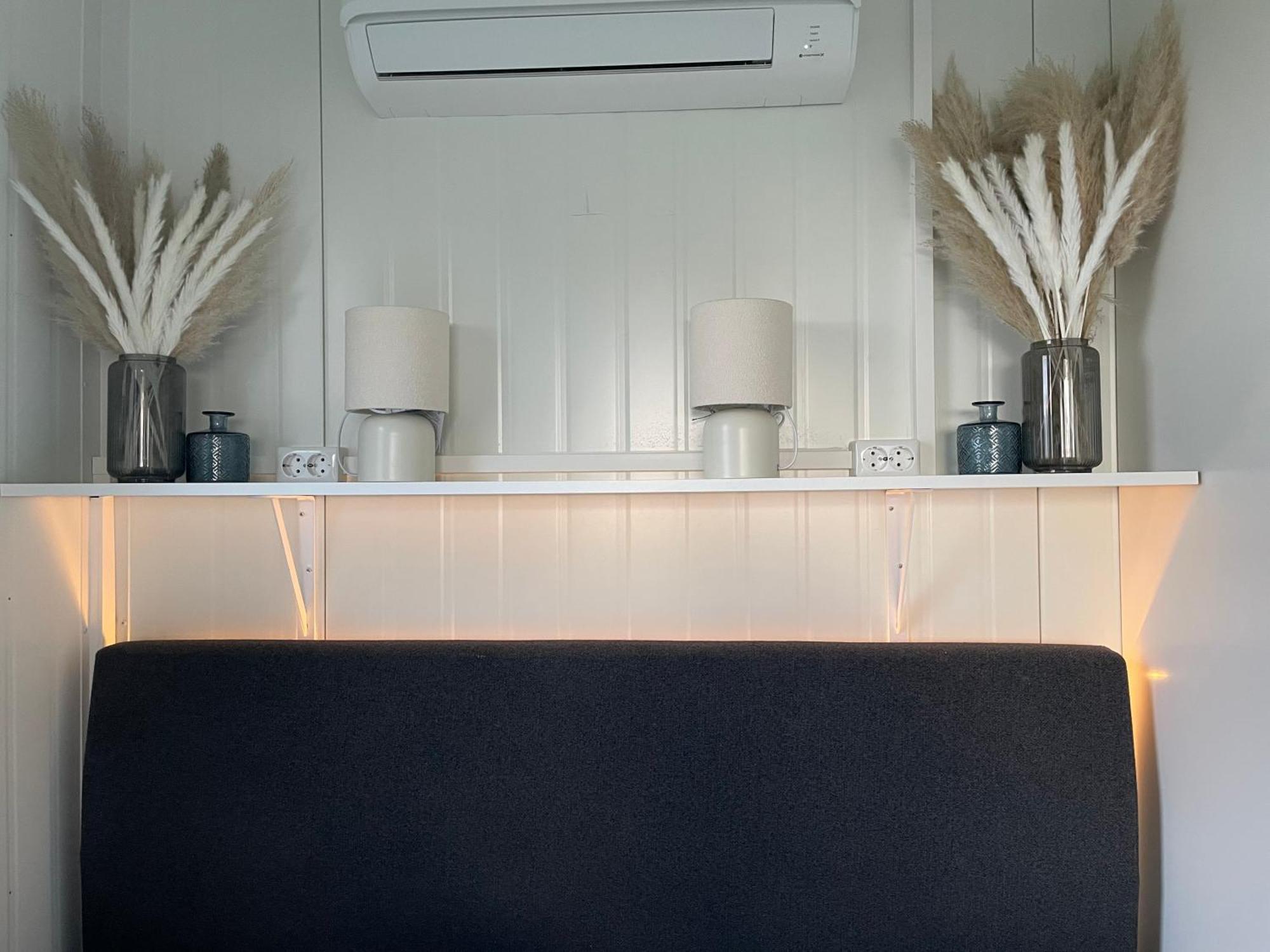 Luxe Tiny House Incl Jacuzzi En Strandhuisje In Zomerseizoen Meliskerke Exteriör bild