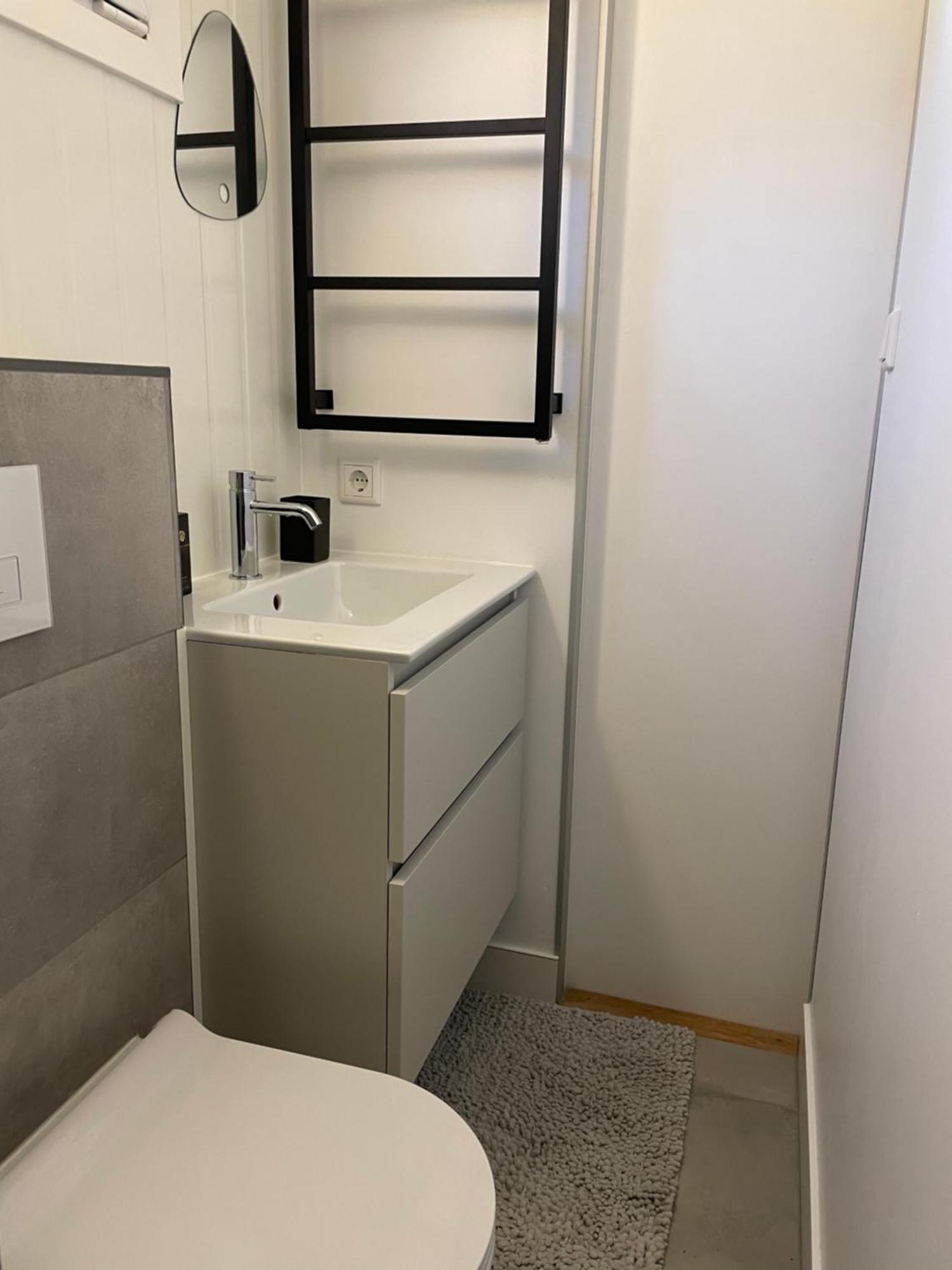 Luxe Tiny House Incl Jacuzzi En Strandhuisje In Zomerseizoen Meliskerke Exteriör bild